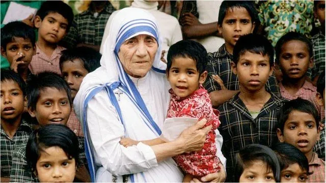 Mother Teresa's blue-bordered sari